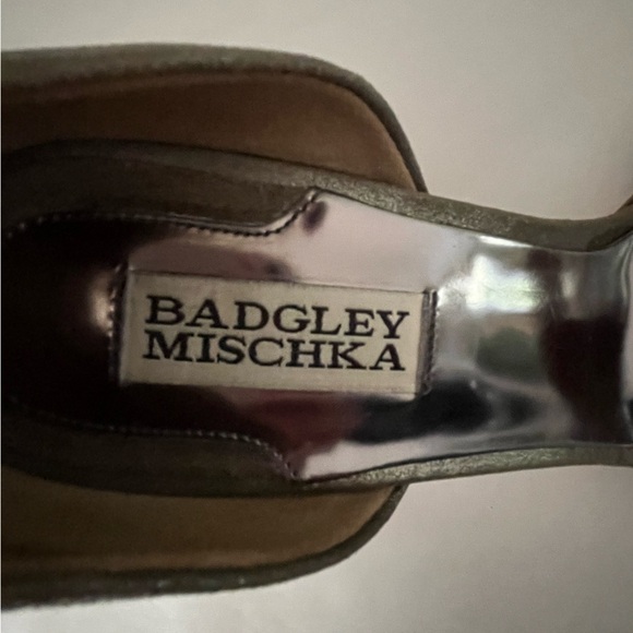 BADGLEY MISCHKA Salsa Satin Jewel Embellished Peep Toe Pumps Size 8.5 - Picture 9 of 11